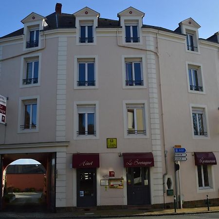 ホテル Logis Le Bretagne Sillé-le-Guillaume エクステリア 写真