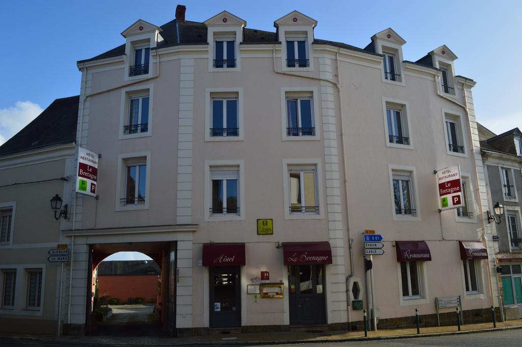 ホテル Logis Le Bretagne Sillé-le-Guillaume エクステリア 写真