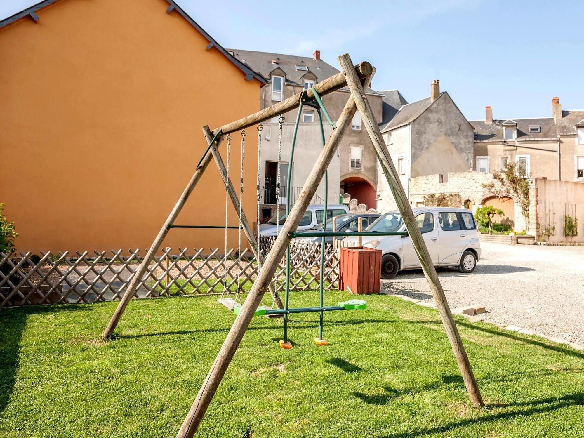 ホテル Logis Le Bretagne Sillé-le-Guillaume エクステリア 写真