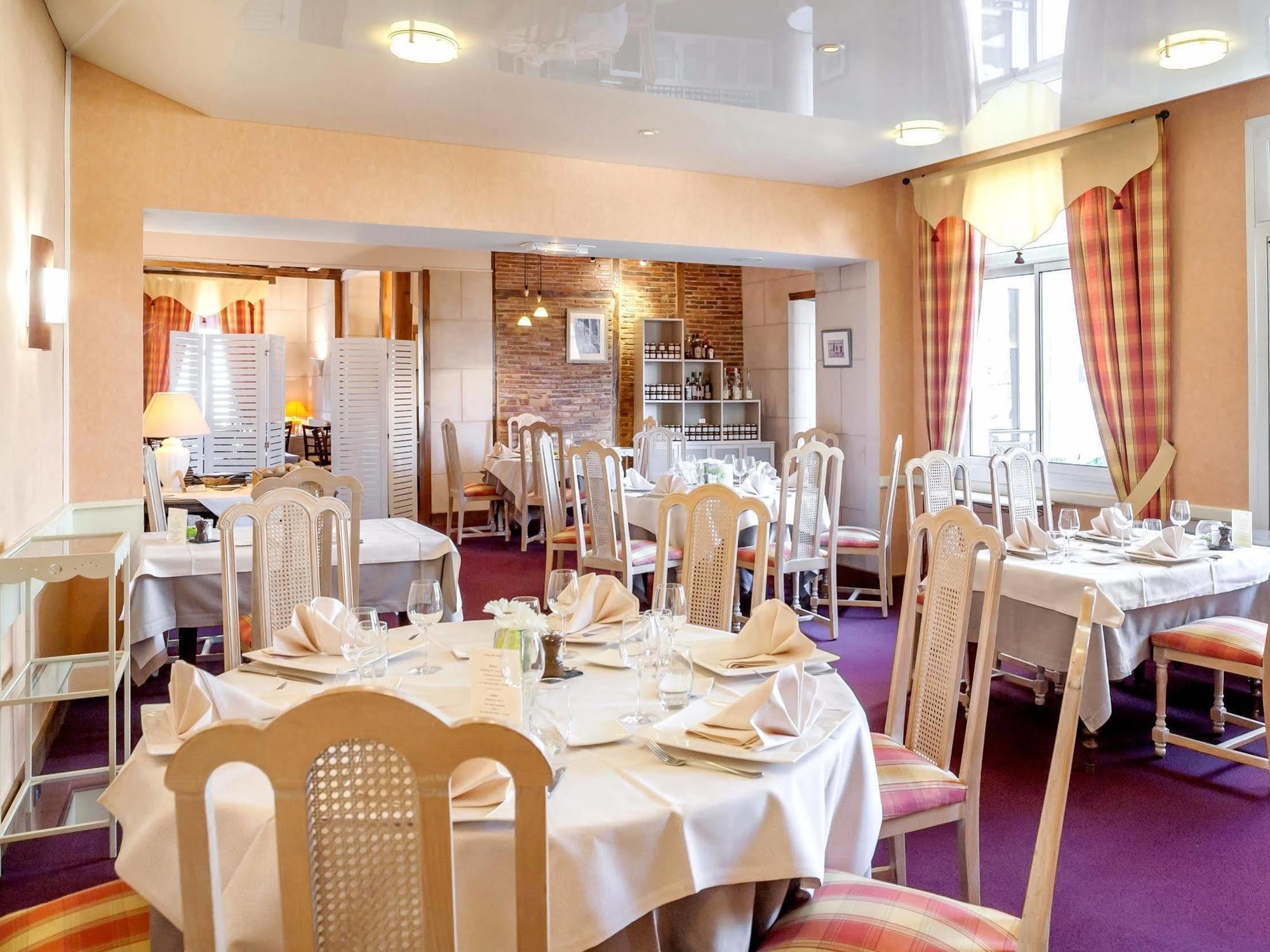 ホテル Logis Le Bretagne Sillé-le-Guillaume エクステリア 写真